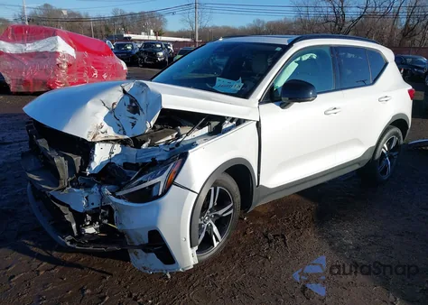 2023 Volvo Xc40 B5 Plus Dark Theme из США, поврежденный, VIN YV4L12UW8P2081071